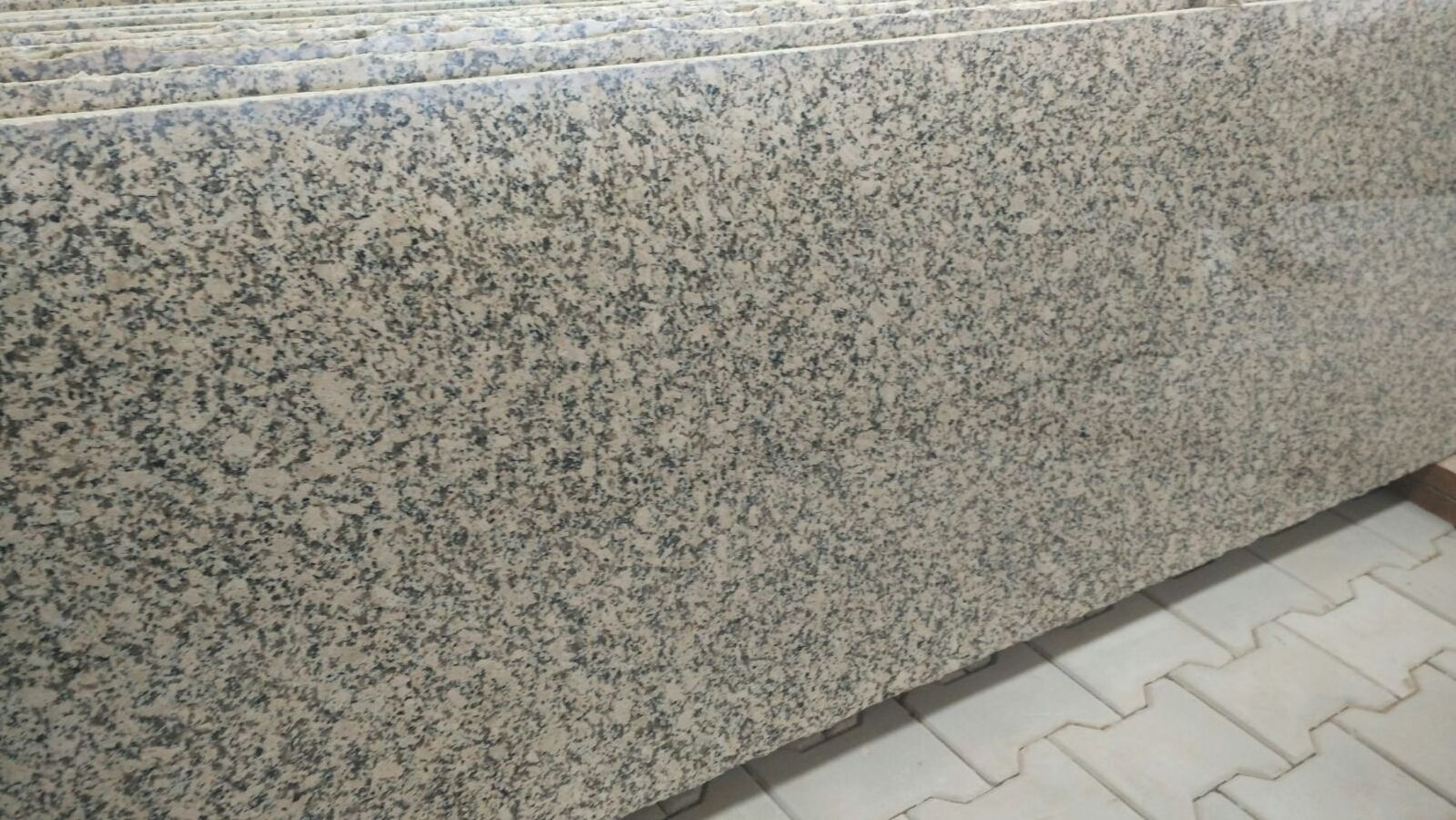 Dark Crystal Yellow Granite Slabs Polished Granite Tiles Steps Riser Kitchen Counter Tops Flamed Steps Full Round Bull nose Edge