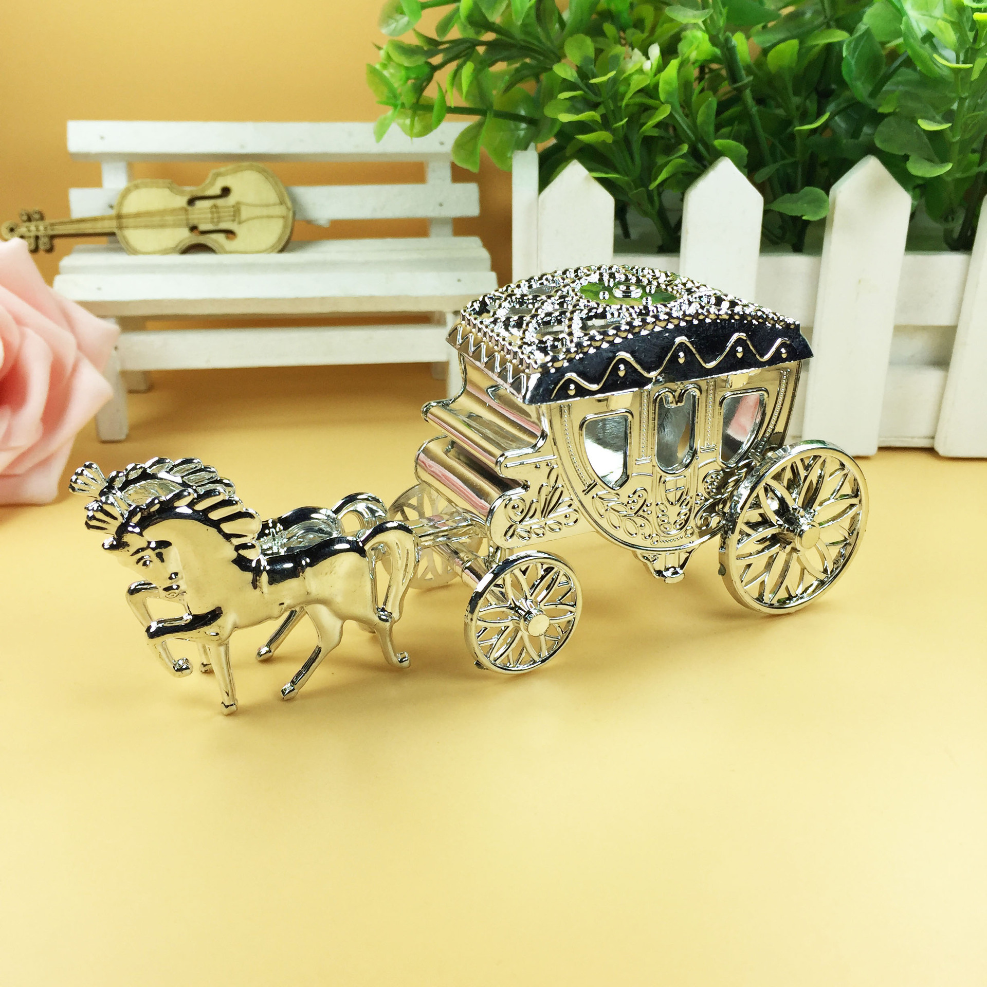 Wedding gifts Cinderella carriage royal toilet candy box event party decoration plastic