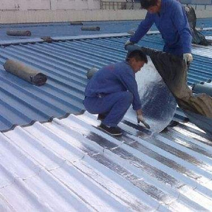 Self-Adhesive Bitumen Bituminous Waterproof Membrane Metal Roofing Underlayment for Outdoor Use Water-Resistant Material