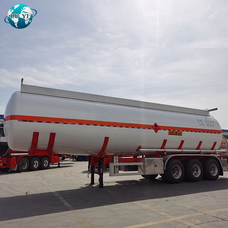 High Capacity 3 Axle Fuel Oil Tanker Trailer 45 Cubic Meter Carbon Steel Tanker Truck