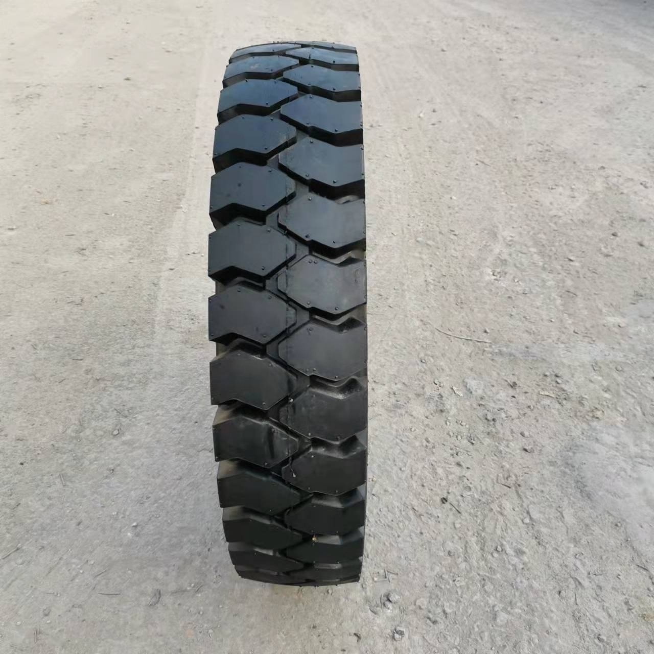 Agriculture tires paddy fields 6.50 650 7.00 700 7.50 750 8.25 825 9.00 900-16 20 light truck nylon tyre