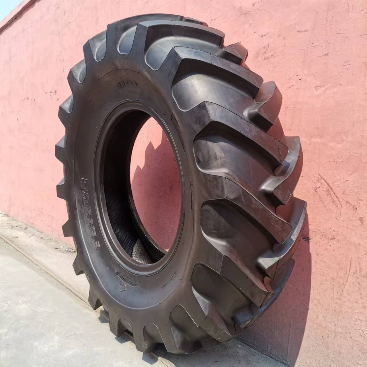 Factory Wholesale Agriculture Tractor Tire 15-24 Combine Tire For Machinery Irrigation System