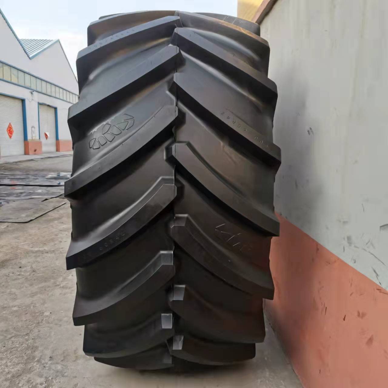 900/60R42  Agricultural tractor wide base tire 900/60R32 herringbone tire 580/70R38 710/70R38 R42 Resistance to wear