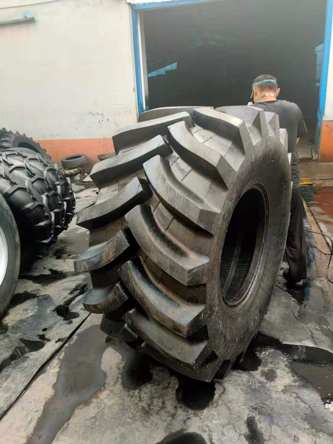 Forestry skidder tyre R-1 30.5-32 28L-26 24.5-32 LS-2 Forestry Equipment tires Agricultural tractor tires