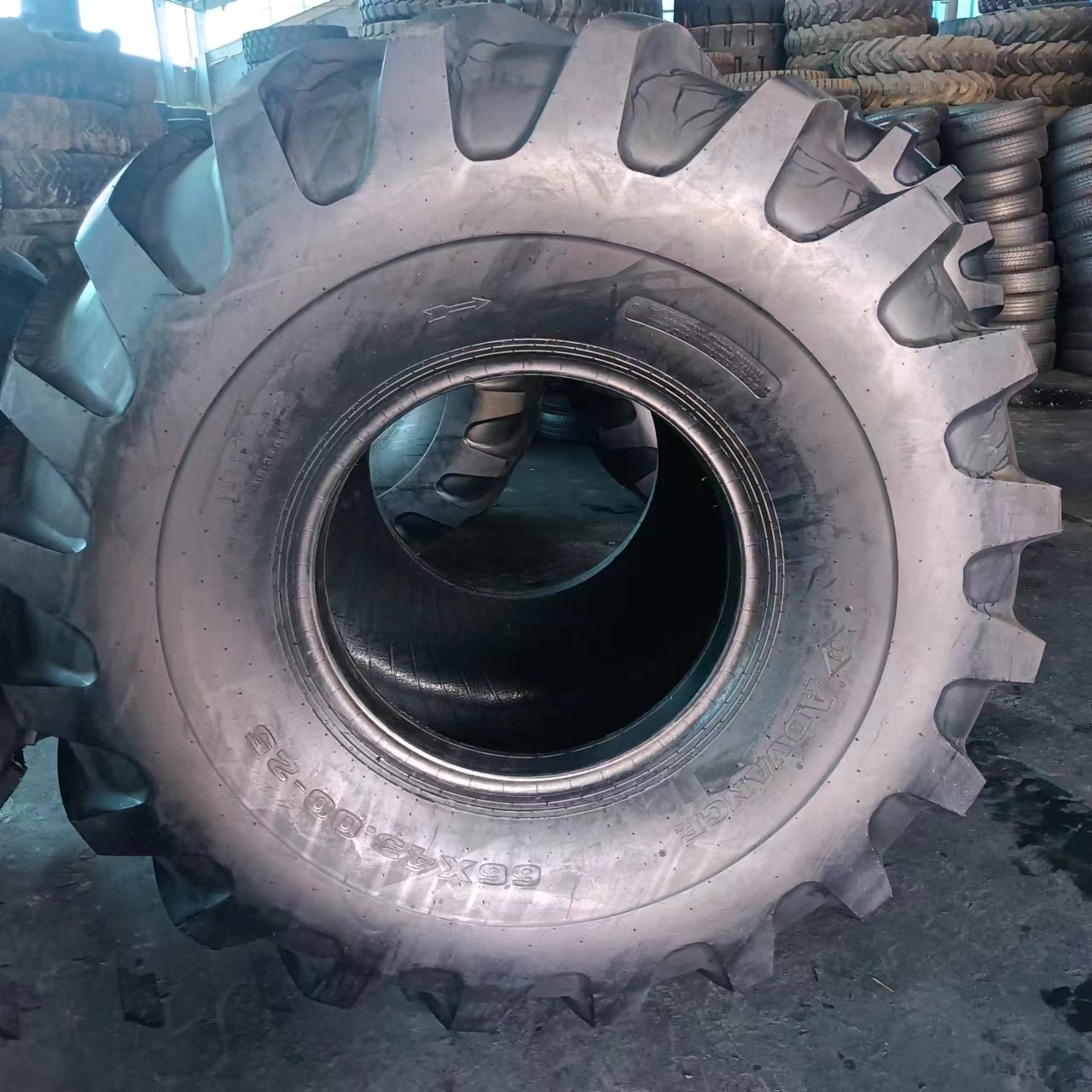 Woodland  Forestry Tyre 66x43.00-25 for tractors and monster truck