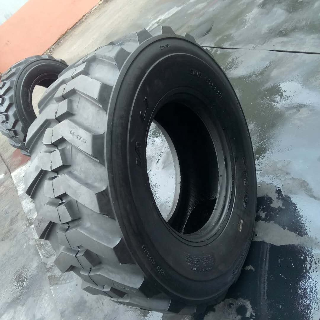 High Quality Solid Skid Steer 10-16.5 12-16.5 14-17.5 Backhoe Tires On Rims 15-19.5 23X8.5-12  27X8.5-15