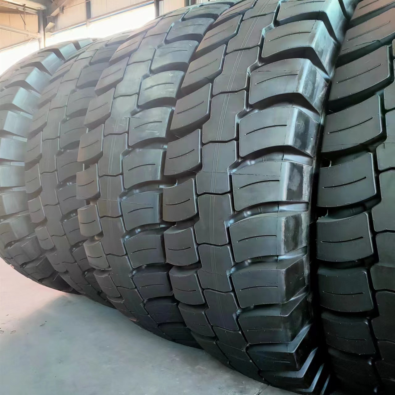 Radial  Tire 27.00R49 30.00R51 36.00R51  heavy duty engineering dump truck tyres