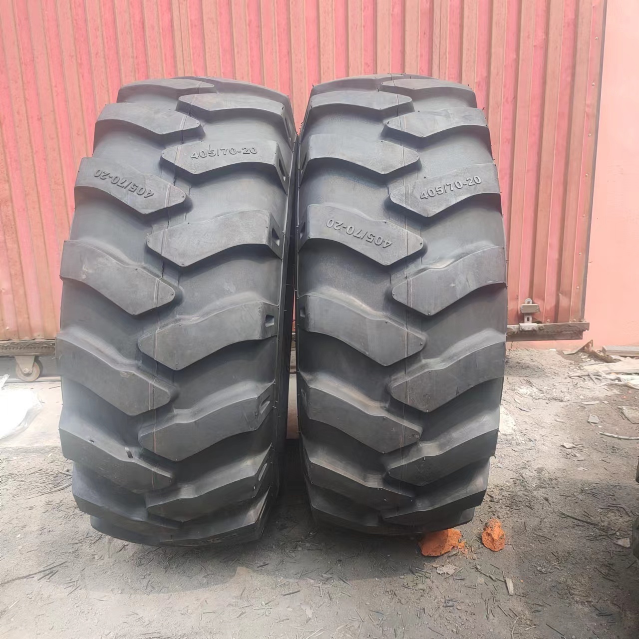 Loader forklift tire 405/70-20 R20 16/70-20 R20 24 engineering machinery two-head busy bulldozer herringbone two large tires