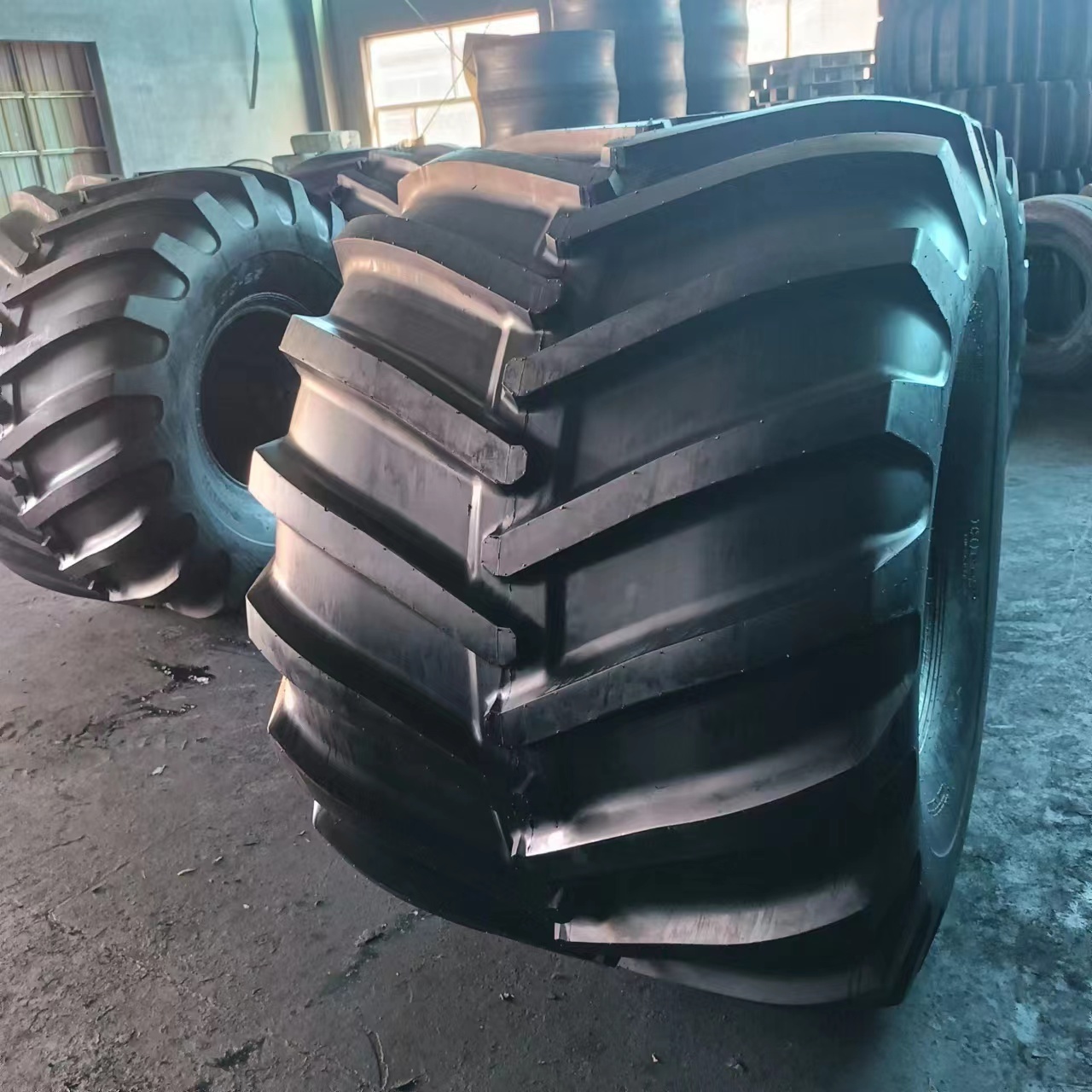 Woodland  Forestry Tyre 66x43.00-25 for tractors and monster truck