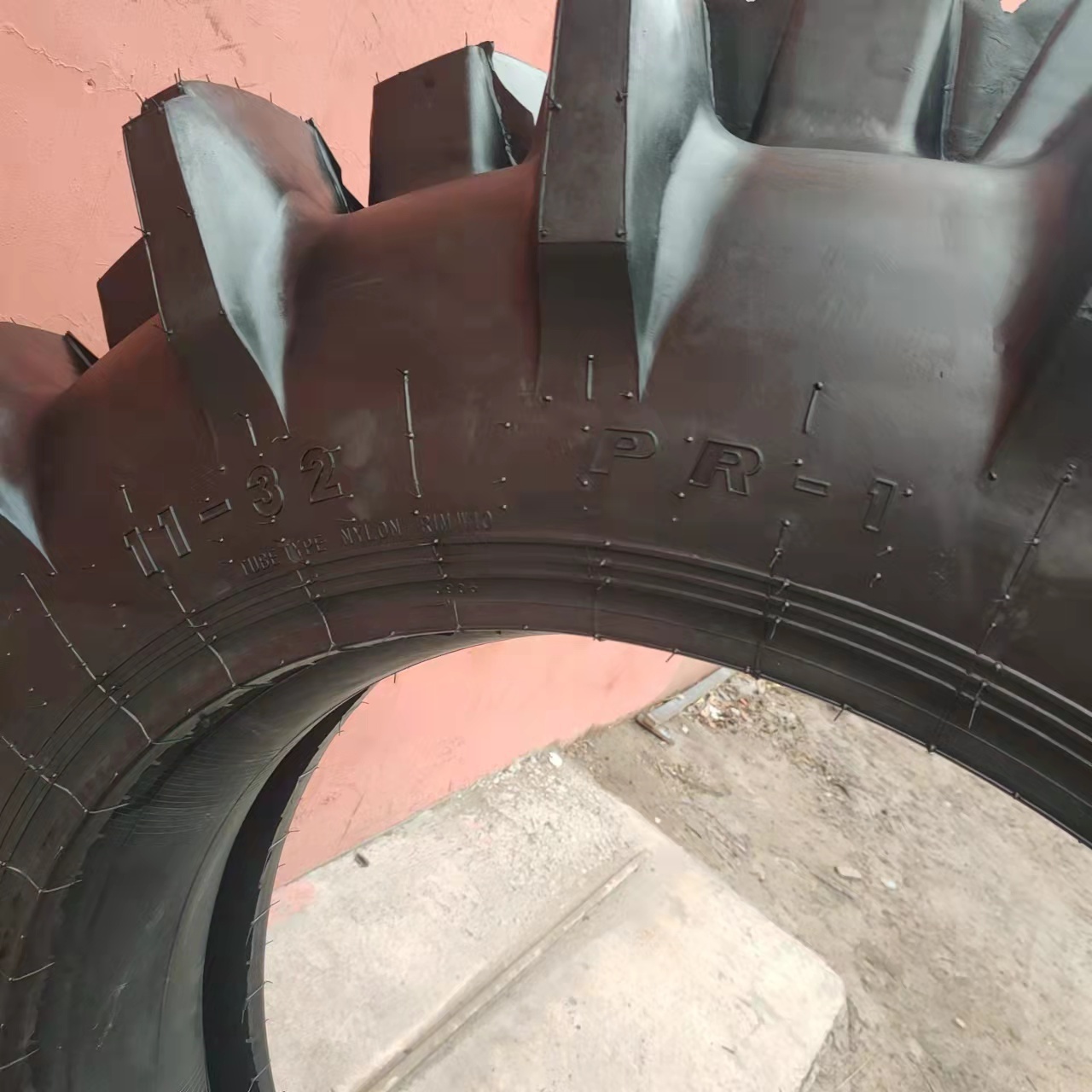 High quality PR-1 agricultural tire R2 farm tractor tire 11.2-24 11-32 12.4-24 12.4-28 13.6-38 14.9-24 14.9-26 paddy field tire