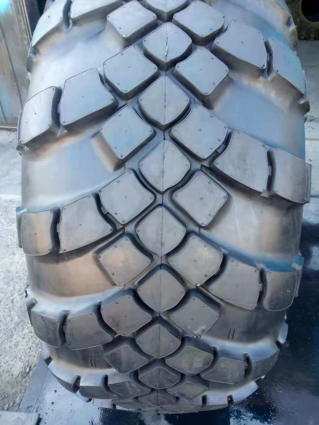 Factory wholesale 14PR 18PR 22PR Russian off-road gun trailer tire 1500X600-635 Cross country truck tyres