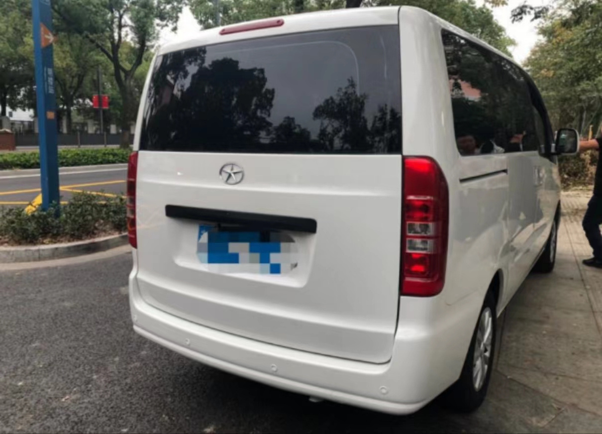 A cheap and good second-hand business car from China, 7-seater JAC Ruifeng M3