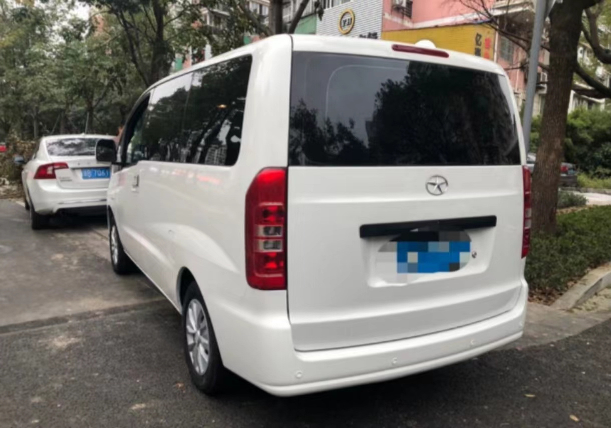 A cheap and good second-hand business car from China, 7-seater JAC Ruifeng M3