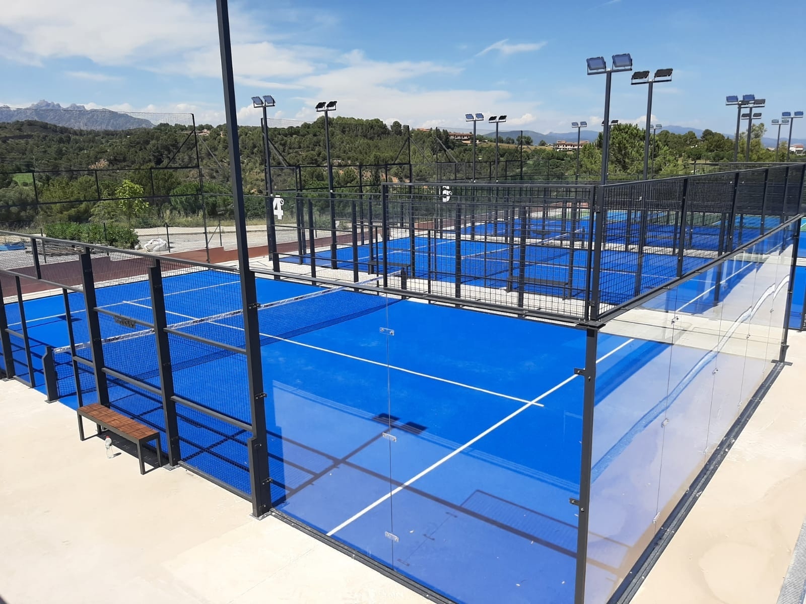 China Factory Padel Court Manufacturer Panoramic Full Set Padel Court Accessories