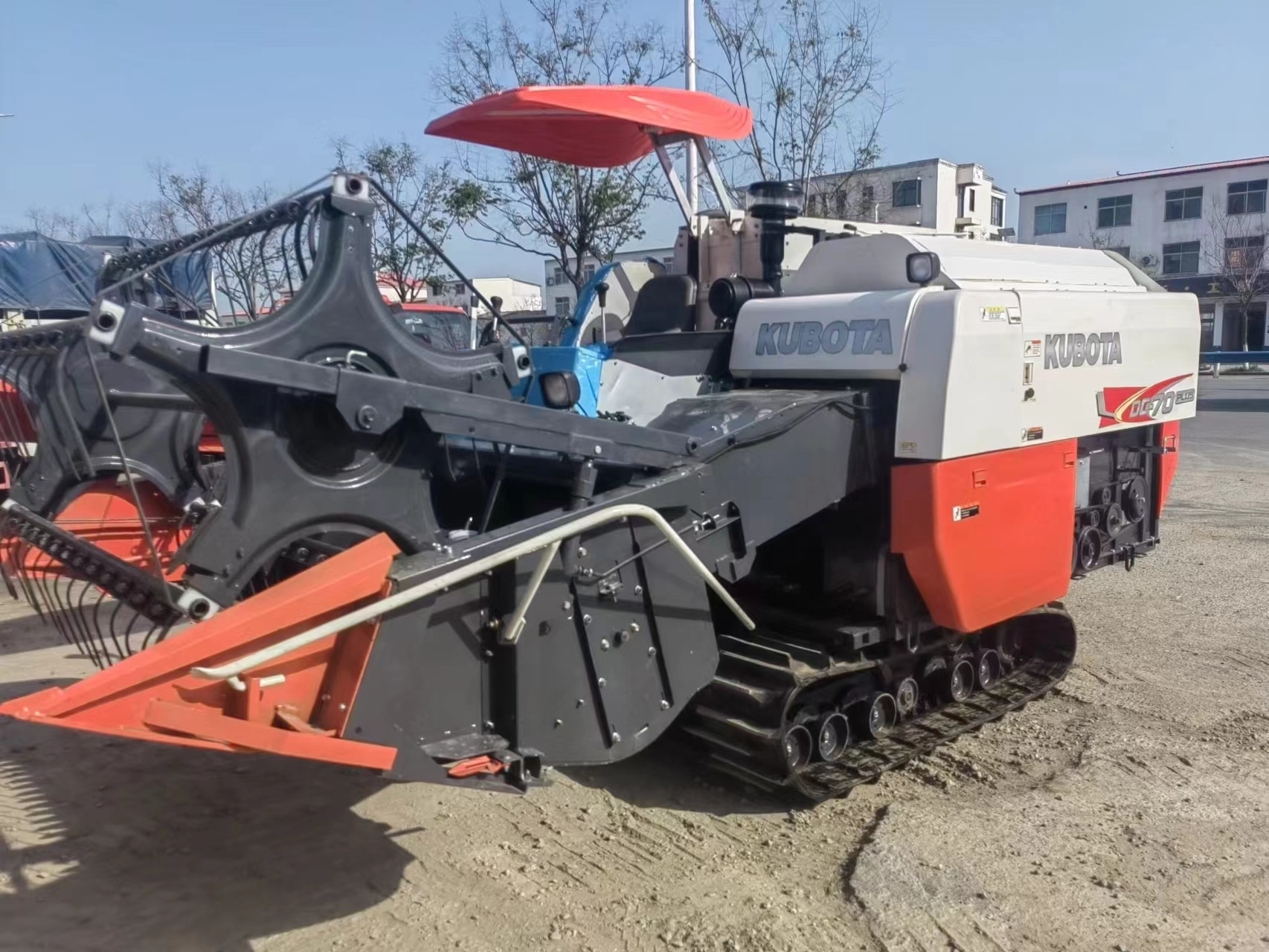 Good Price Used Kubota DC70 Combine Harvester for Rice and Wheat