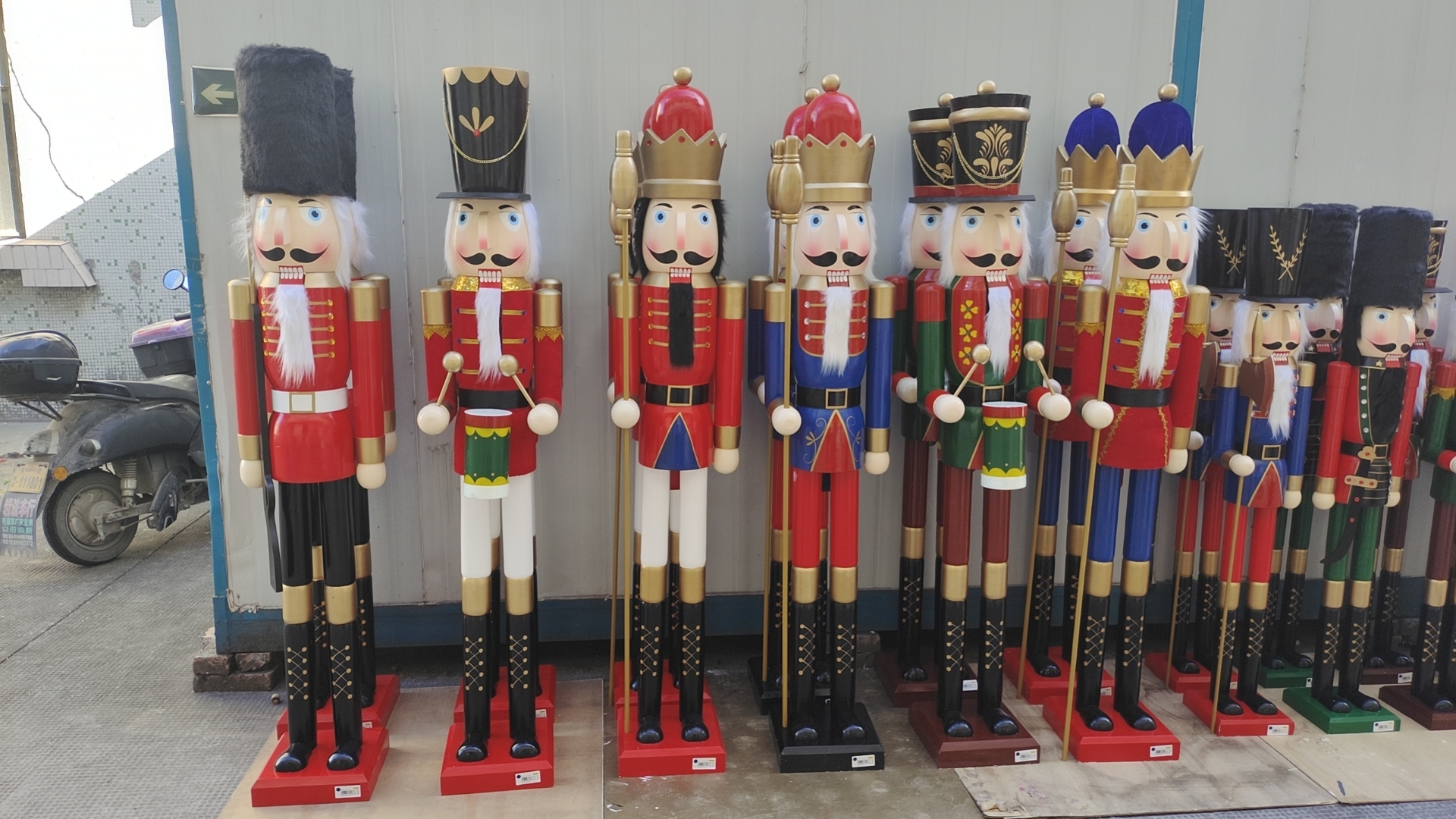 Life Size Nutcracker Christmas 180 cm Giant Wood Toys Ornaments Outdoor Christmas Decorations Large 6ft Nutcracker