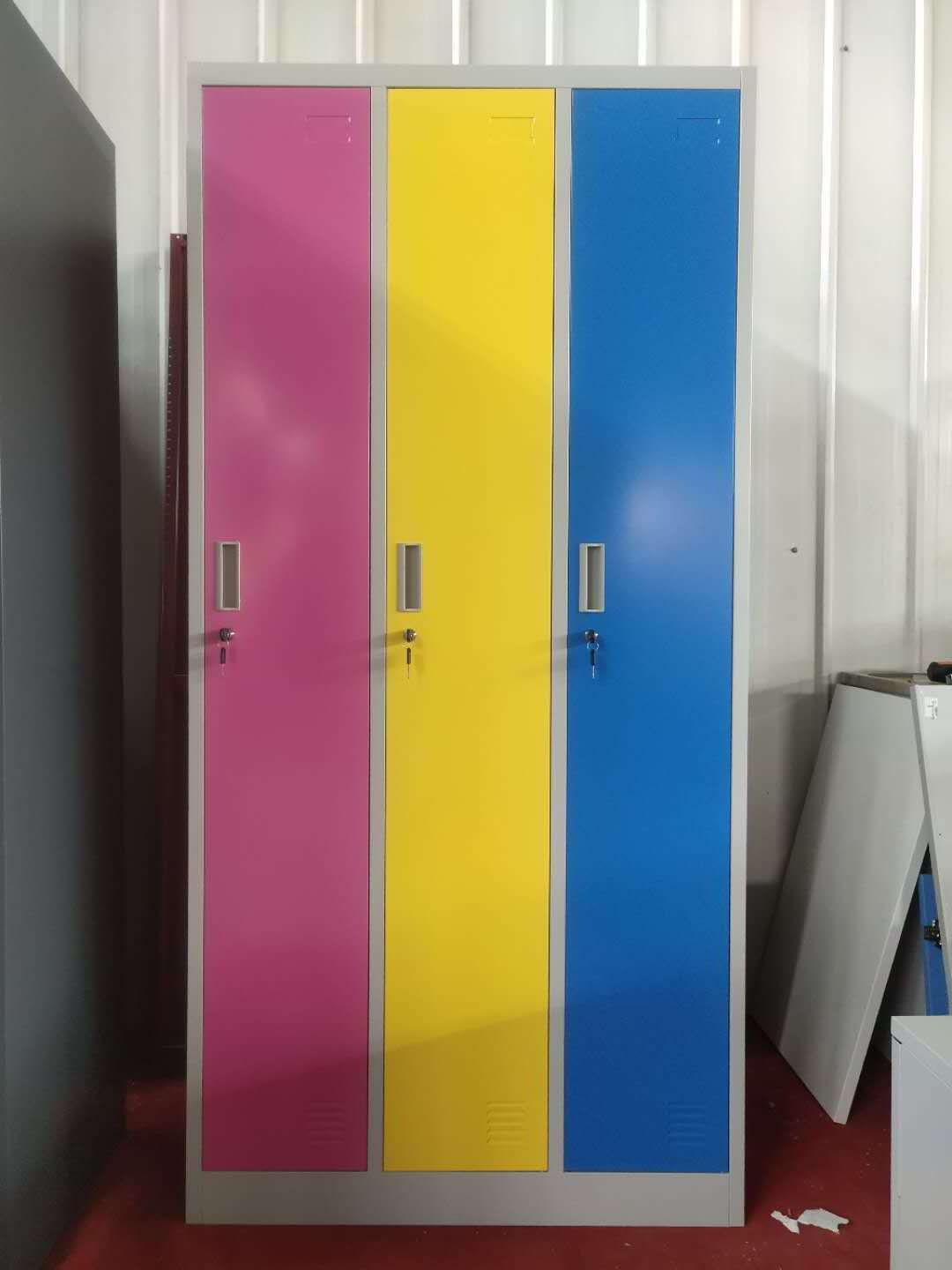 Manufactures 3 Door Wardrobe Metal Steel Locker Steel Storage Almirah  With 3 Point Lock