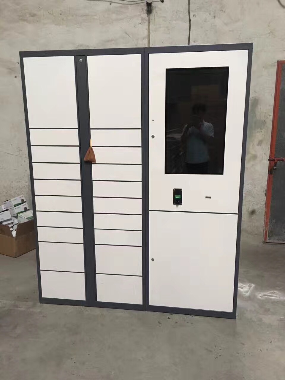 Smartphone staff barcode locker supermarket Outdoor delivery Express smart parcel delivery locker