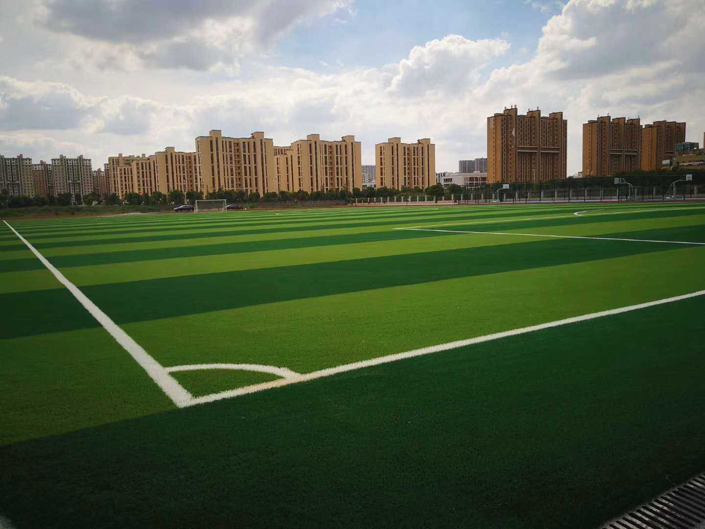 Anti UV non infill good prices artificial turf grass for football soccer fields and accessories