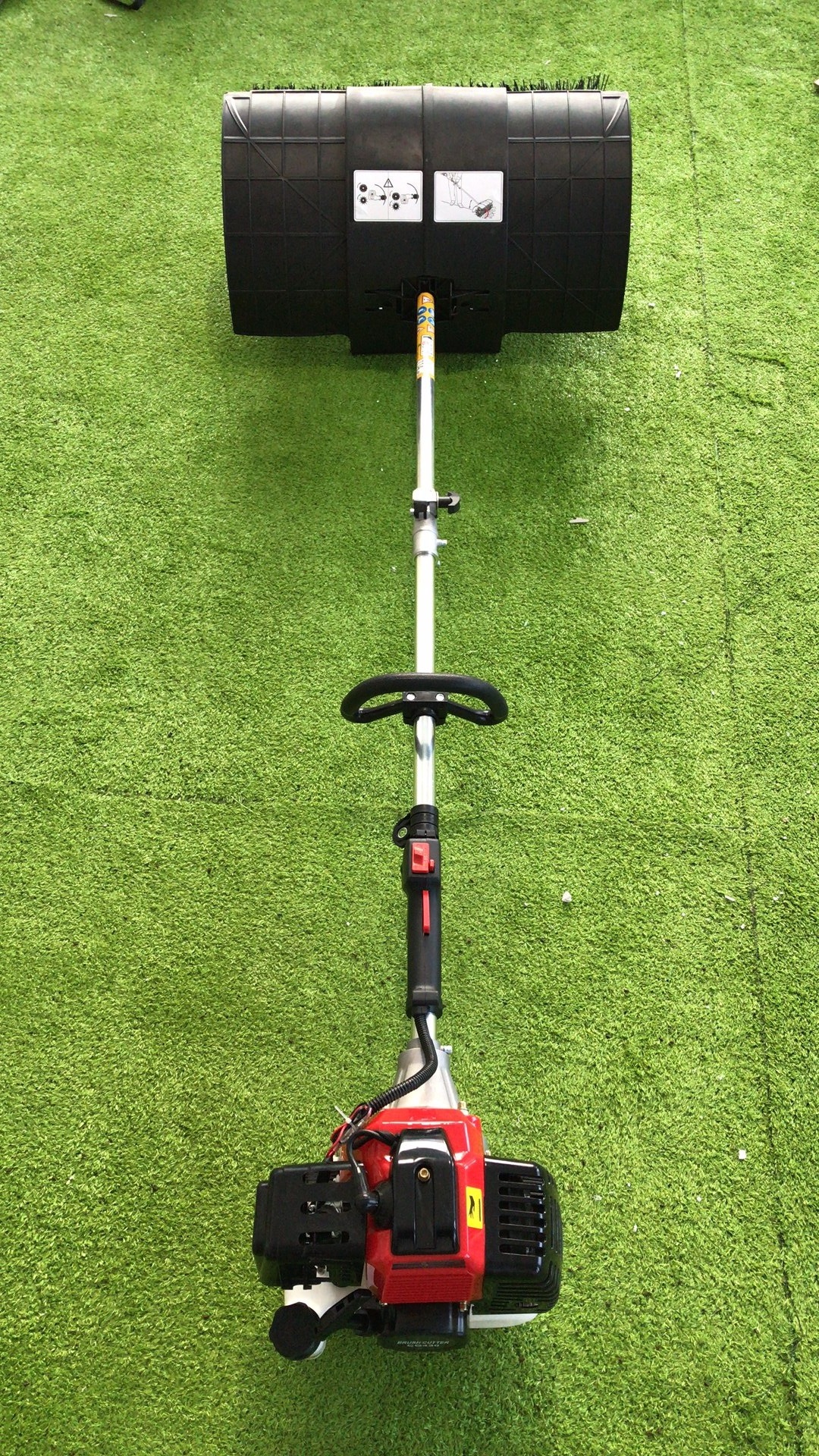 Lvyin Factory Price Synthetic Grass Brush Manual Artificial Turf Brushing Machine