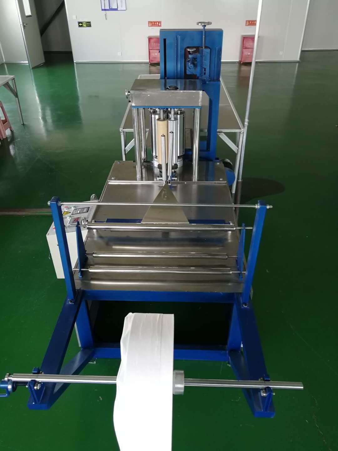 Gauze Tissue Cotton Non-woven Fabric Folding Making Machine