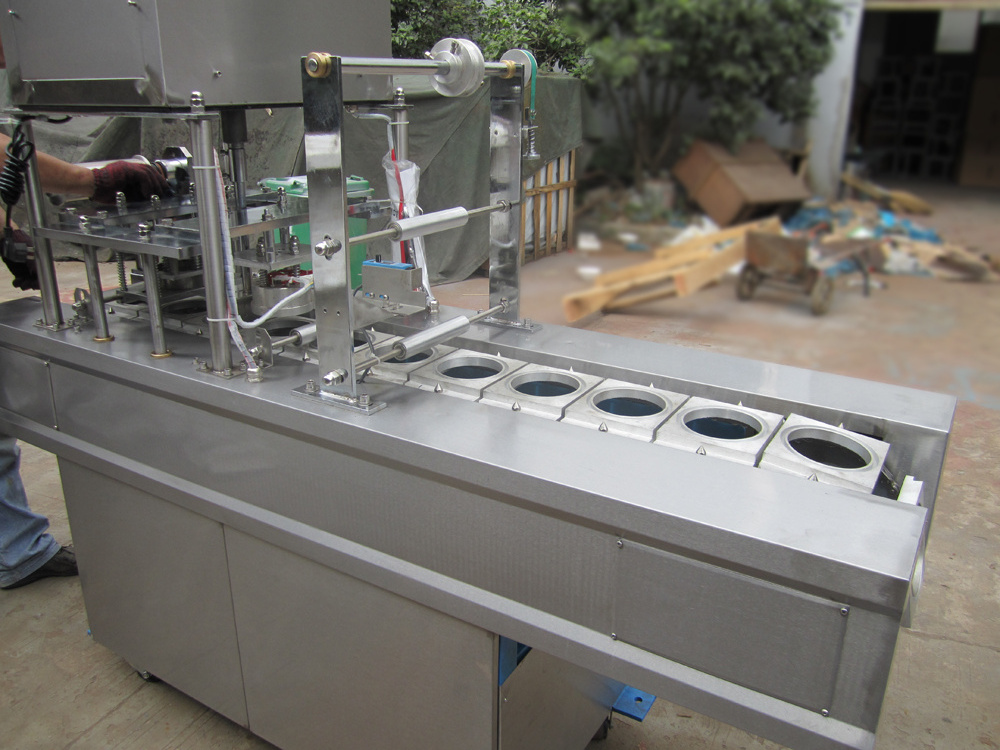 Cup Filling Automatic Ice-cream/yogurt/water Cup Filling and Sealing Machine Plastic Food Beverage Electric