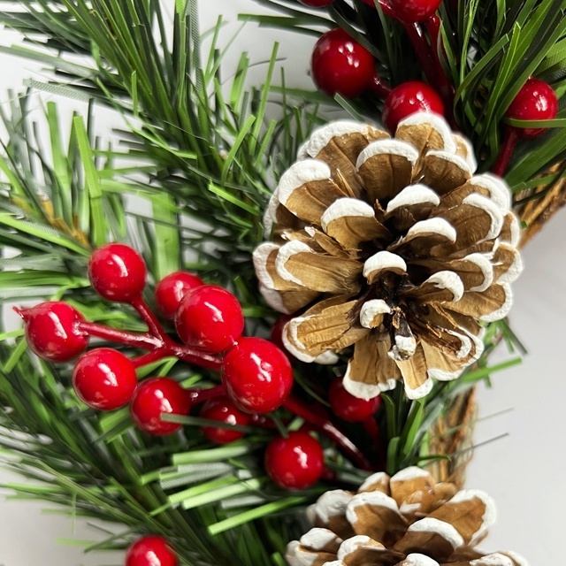 Hot Sale Artificial Red Berry Pine Needle Wreath Indoor Christmas Decoration Green Decorative Flowers&Wreaths Hanging Door Decor