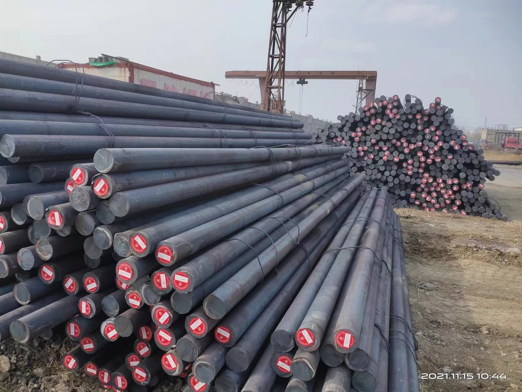 China SAE1045 /S45C Hot Rolled/Cold Drawn Carbon Steel Iron Round Bar steel Rod on sales