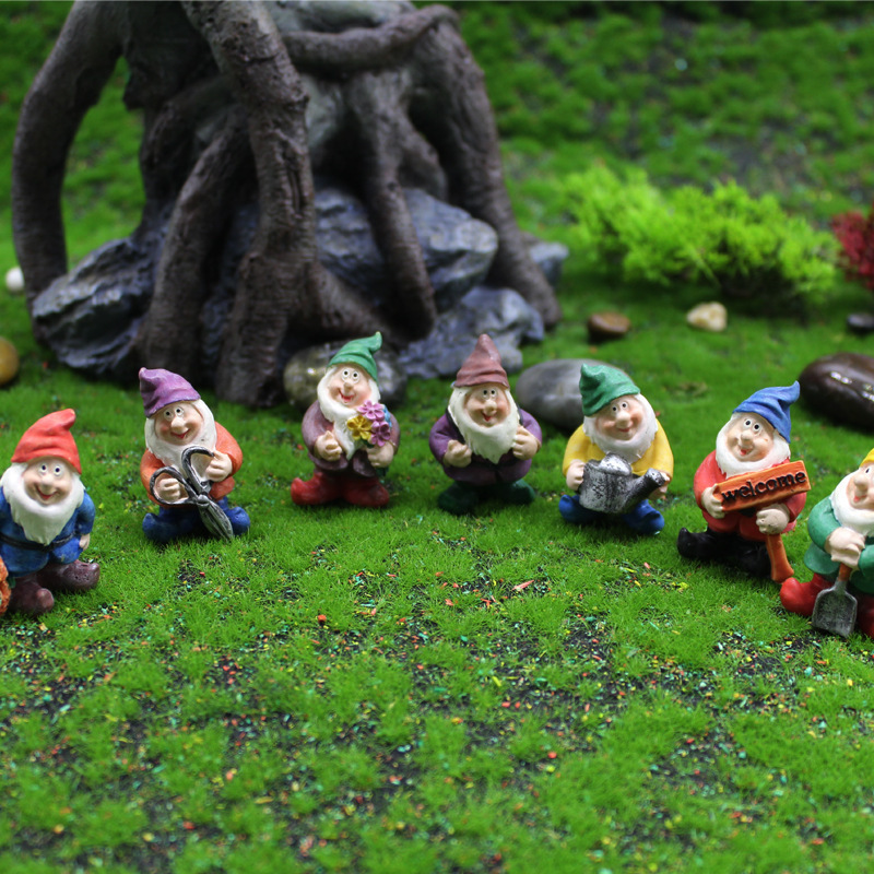 Wholesale Garden Gnomes Mini Elf Micro Landscape Decoration Miniature Gnomes Resin Gnome Ornaments Crafts