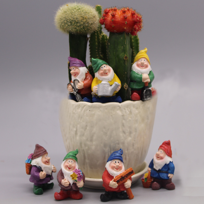 Wholesale Garden Gnomes Mini Elf Micro Landscape Decoration Miniature Gnomes Resin Gnome Ornaments Crafts