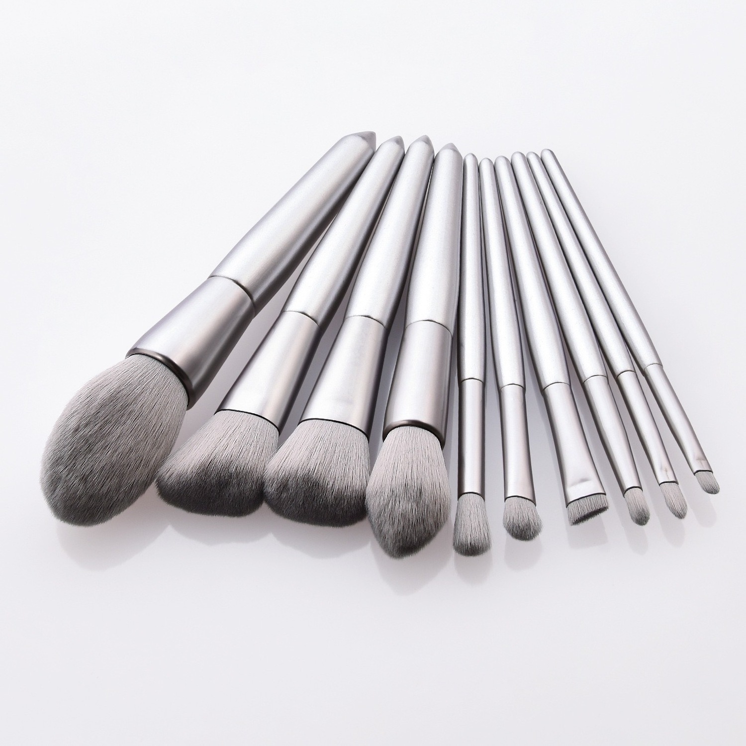 Makeup Brush Set Silver Handle Beauty Tools Premium Synthetic Foundation Powder Concealer Eye shadow Blush Makeup Brush With Bag