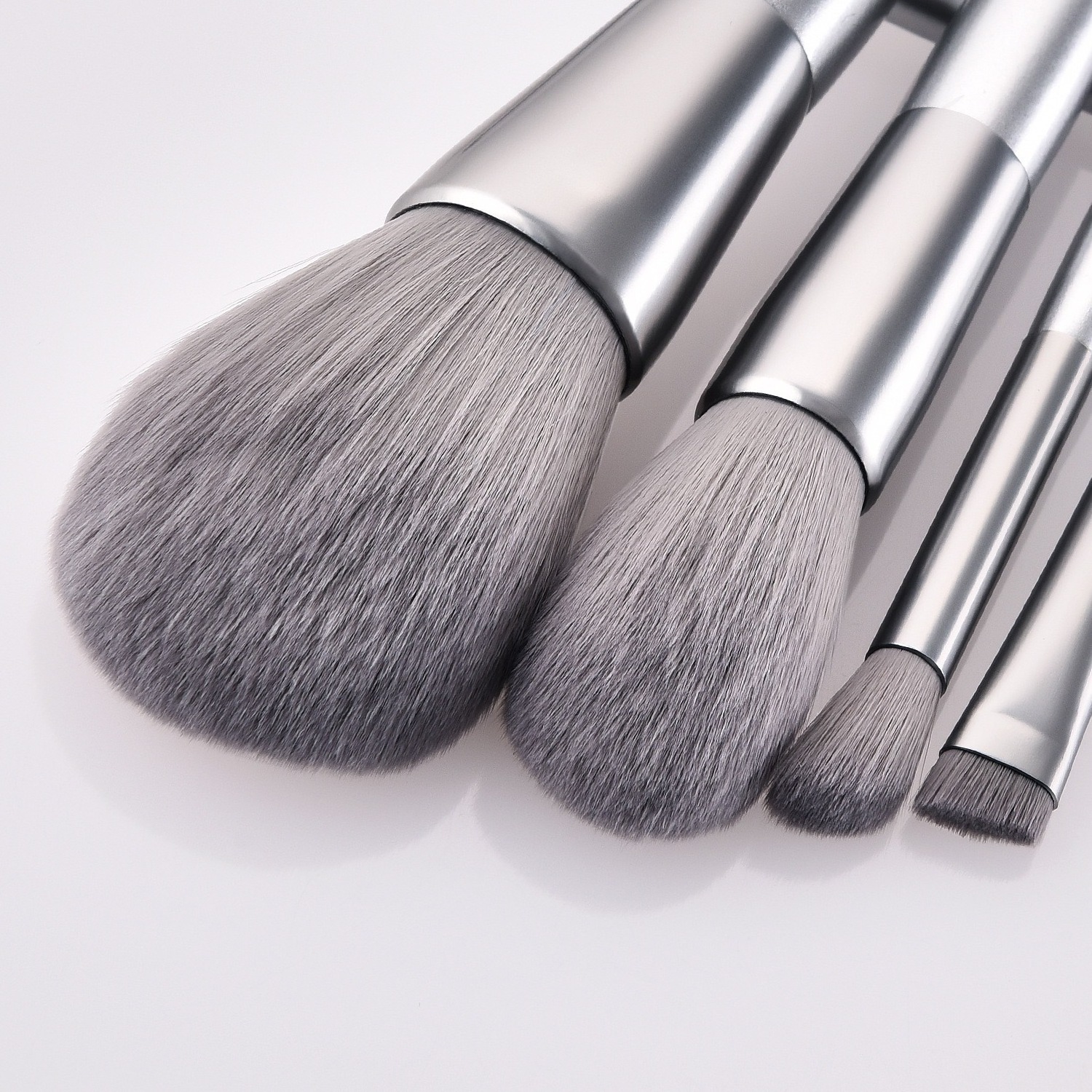 Makeup Brush Set Silver Handle Beauty Tools Premium Synthetic Foundation Powder Concealer Eye shadow Blush Makeup Brush With Bag