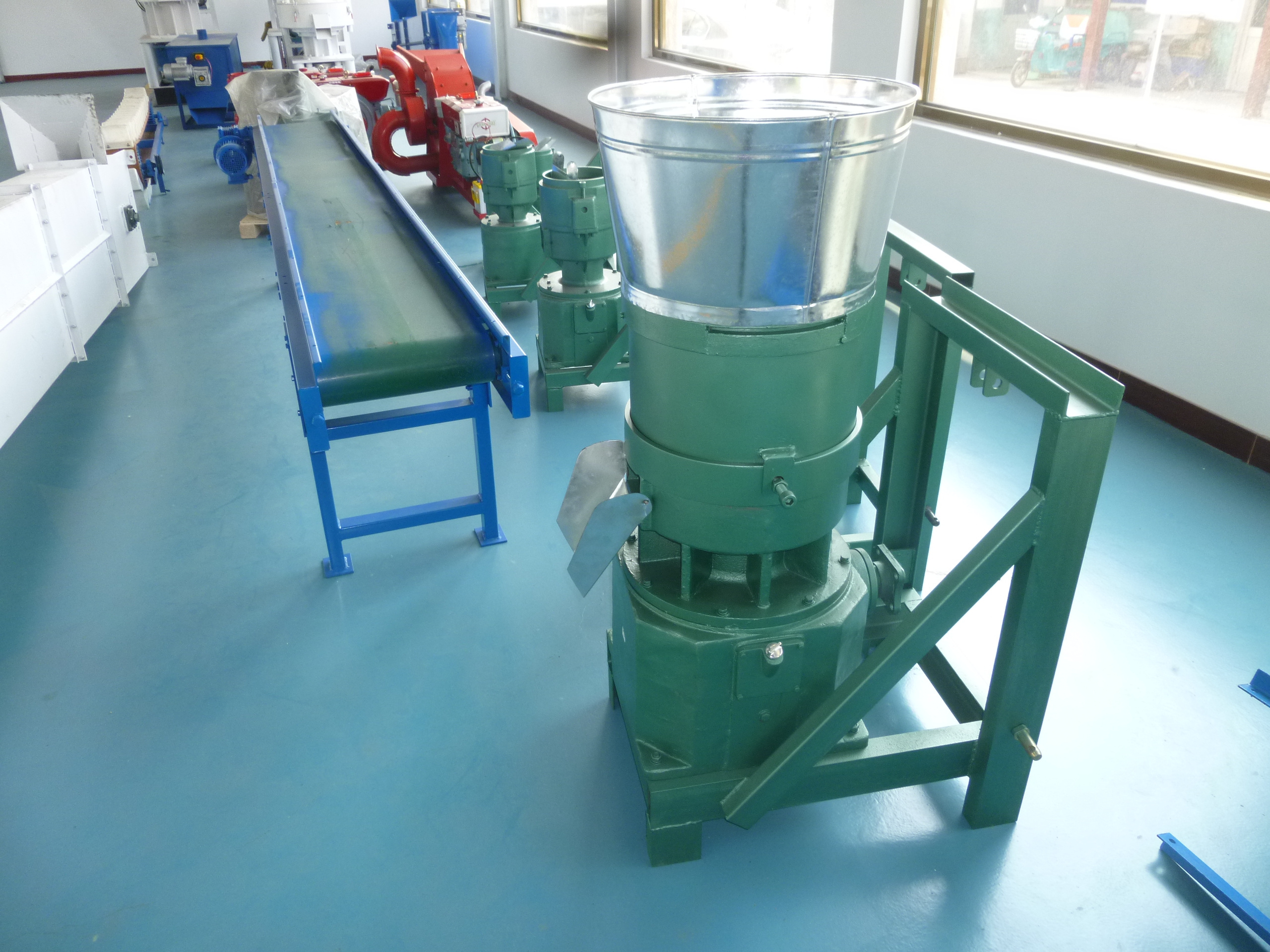 2024R KL400P Tractor Wood Pellet Mill 400-500KG/H Capacity Part of Wood Pellet Machinery Line