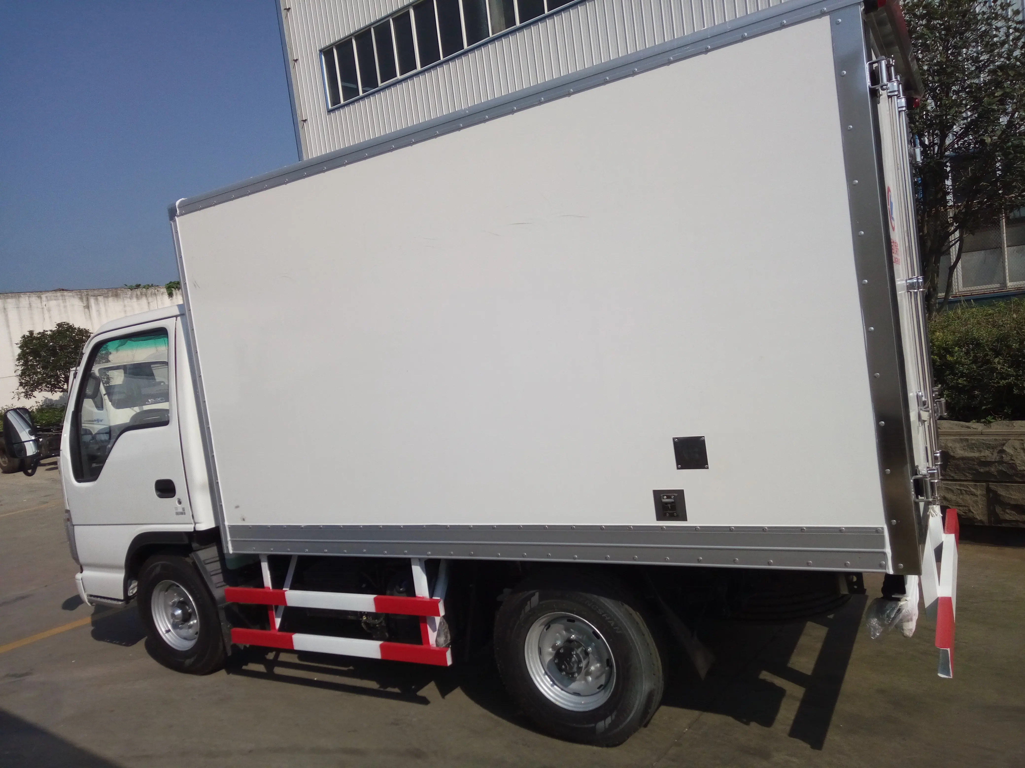 Isuzu 3 Ton 5 Ton Mini Trucks For Sale With Van Box Diesel Type 6 Wheels Delivery Truck With Closed Lorry Box