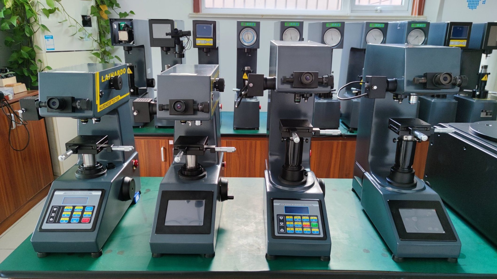 HVT-1000A Auto turrent Micro Vickers  Hardness Tester Micro Durometers Hardness Testing Machine