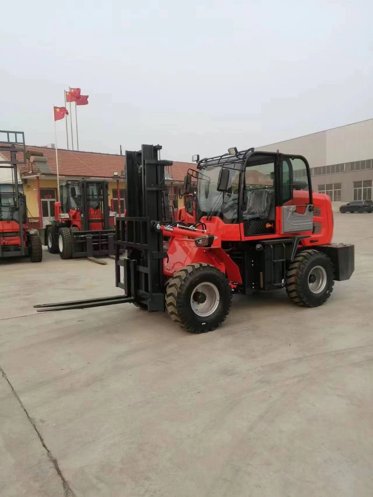 Multifunction Brand New Outdoor 4 Four Wheel Drive Off-Road Forklift All Rough Terrain Off Road Diesel Forklift For Farm