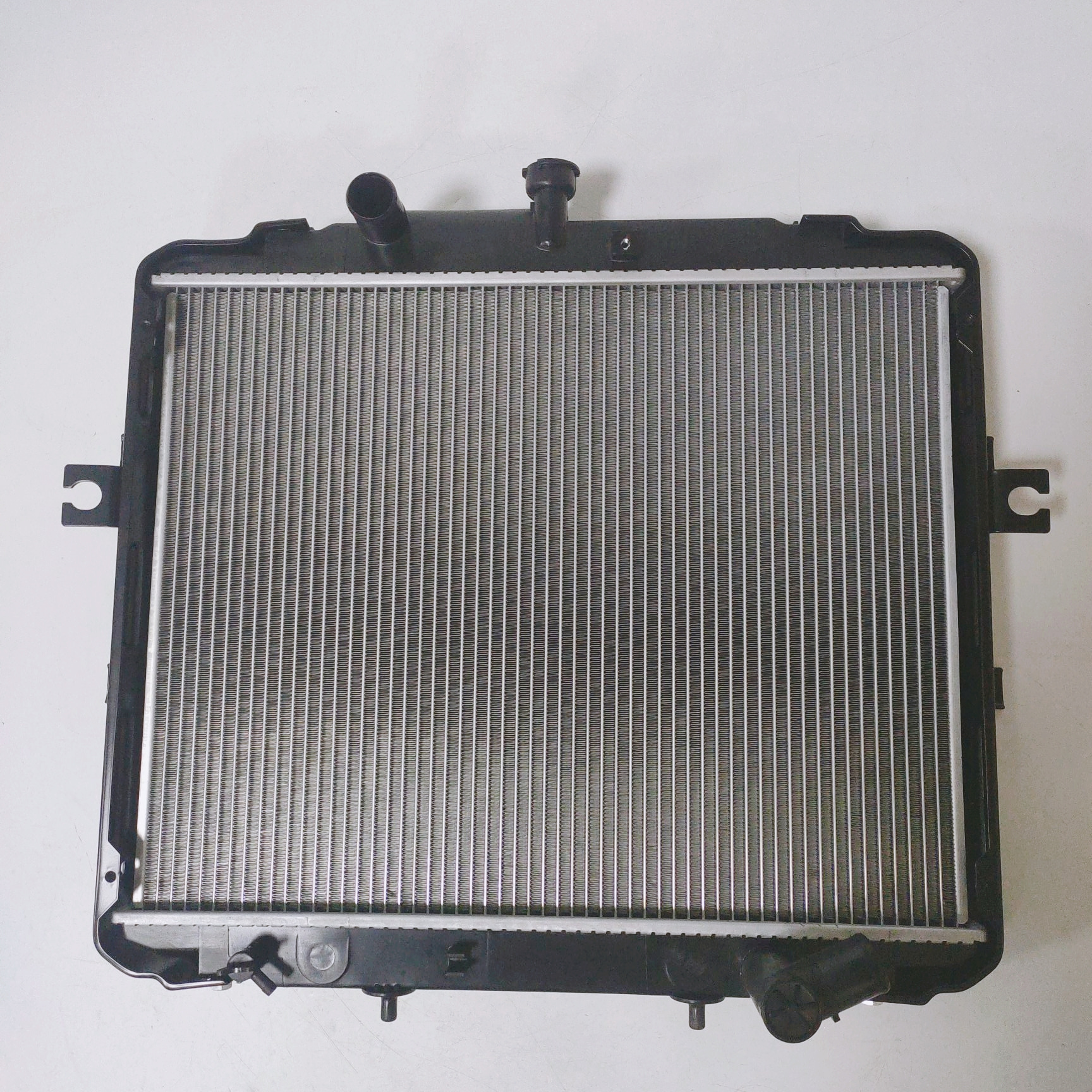 Car Radiator For Hyundai H100 2.5TDI 04-MT Plastic Water Tank Brazed Aluminum Fin Tube Radiator