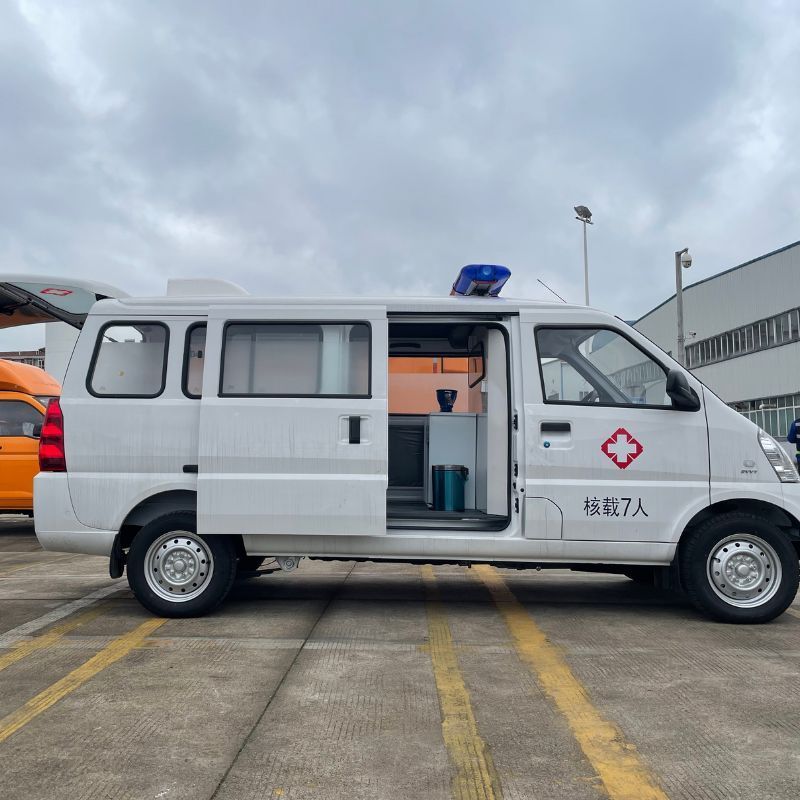 Fully Equipped Multi-functional Emergency Rescue Vehicle Transit Monitoring Car Patient Transfer Vehicle Mobile Ambulance