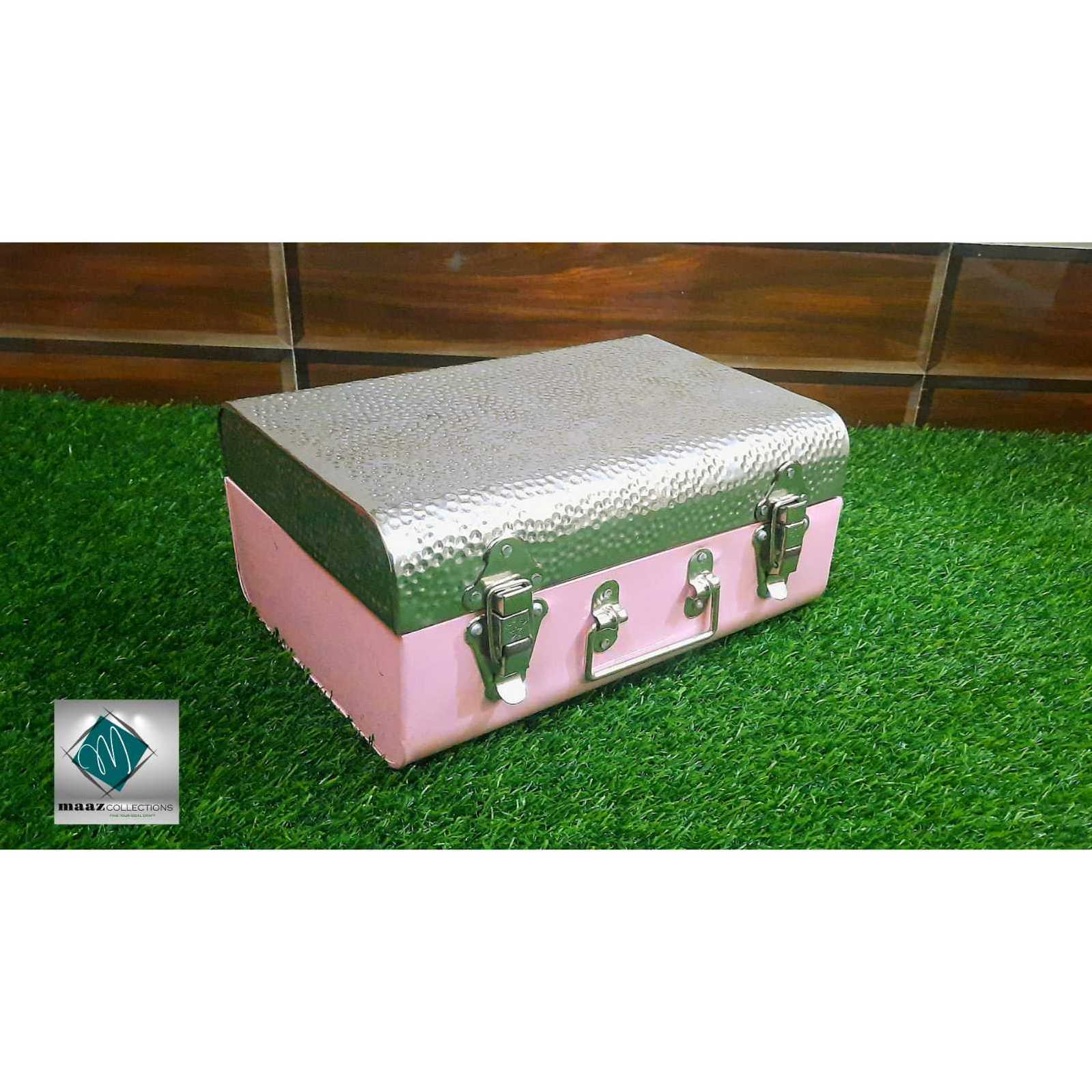 Custom Printing Square Metal Modern Style Storage Trunk Pink Gift Box With Gold Accessories