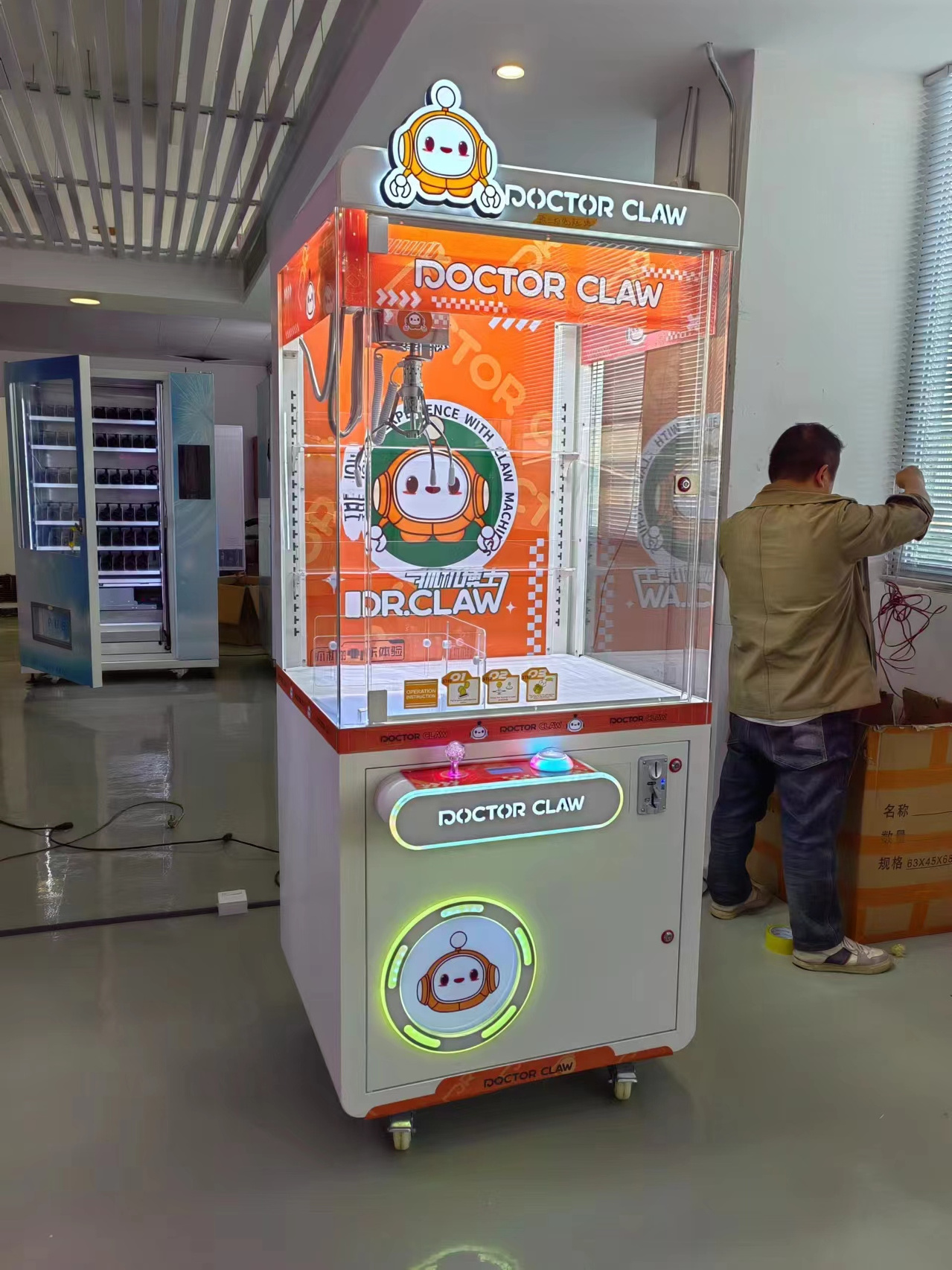 China Factory Claw Vending Machine Shopping Mall Floor Japan Electronic Plush Dispenser Coin Operated Prize Grabber Machine