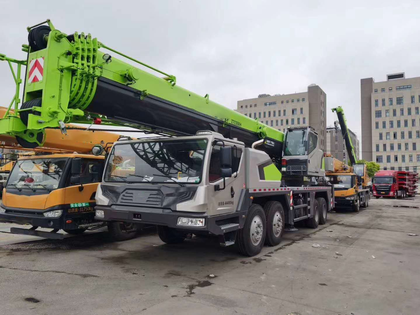 Famous factory 55ton truck crane ZTC550H with spare parts