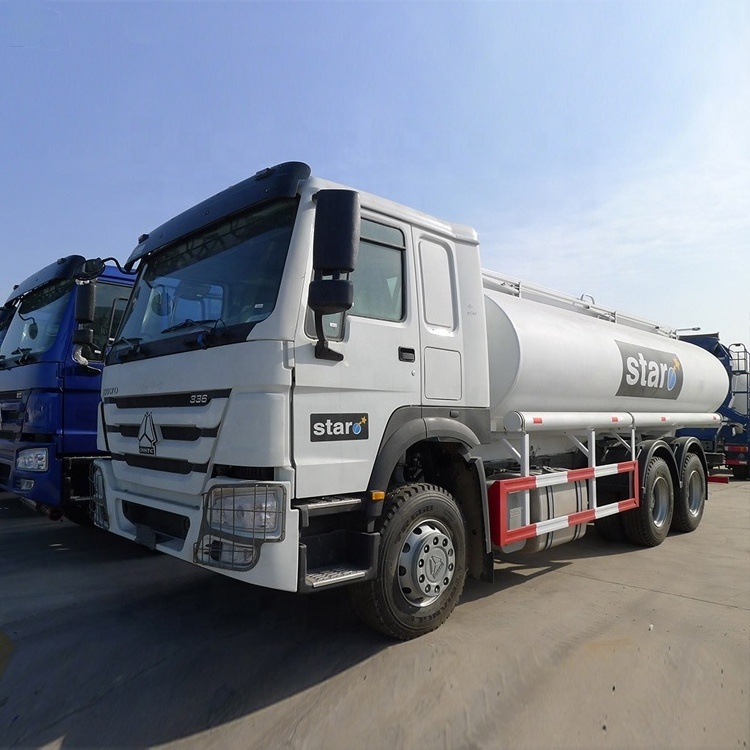 SINOTRUK HOWO EURO 2 Fuel Tank Truck Refueling Oil Tanker Truck for Sale