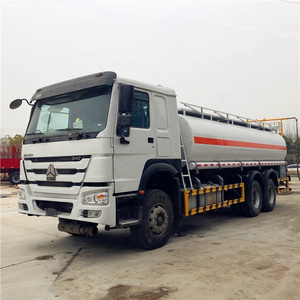 SINOTRUK HOWO EURO 2 Fuel Tank Truck Refueling Oil Tanker Truck for Sale