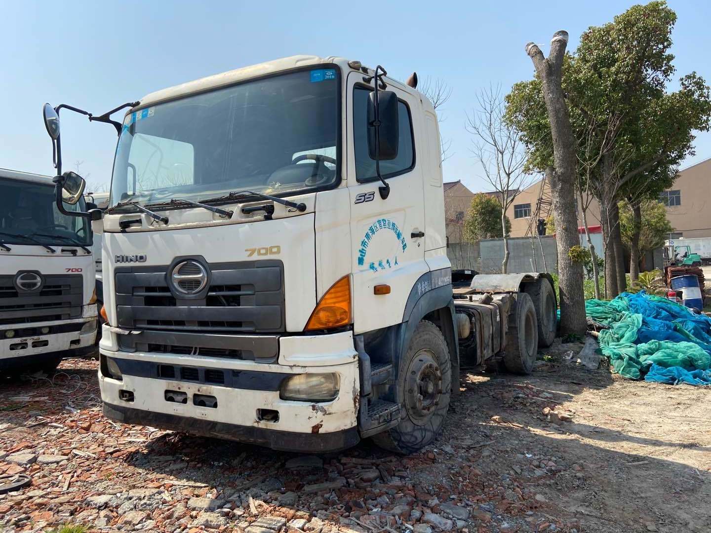 Good condition used second-hand tractor truck 700 for semi trailer