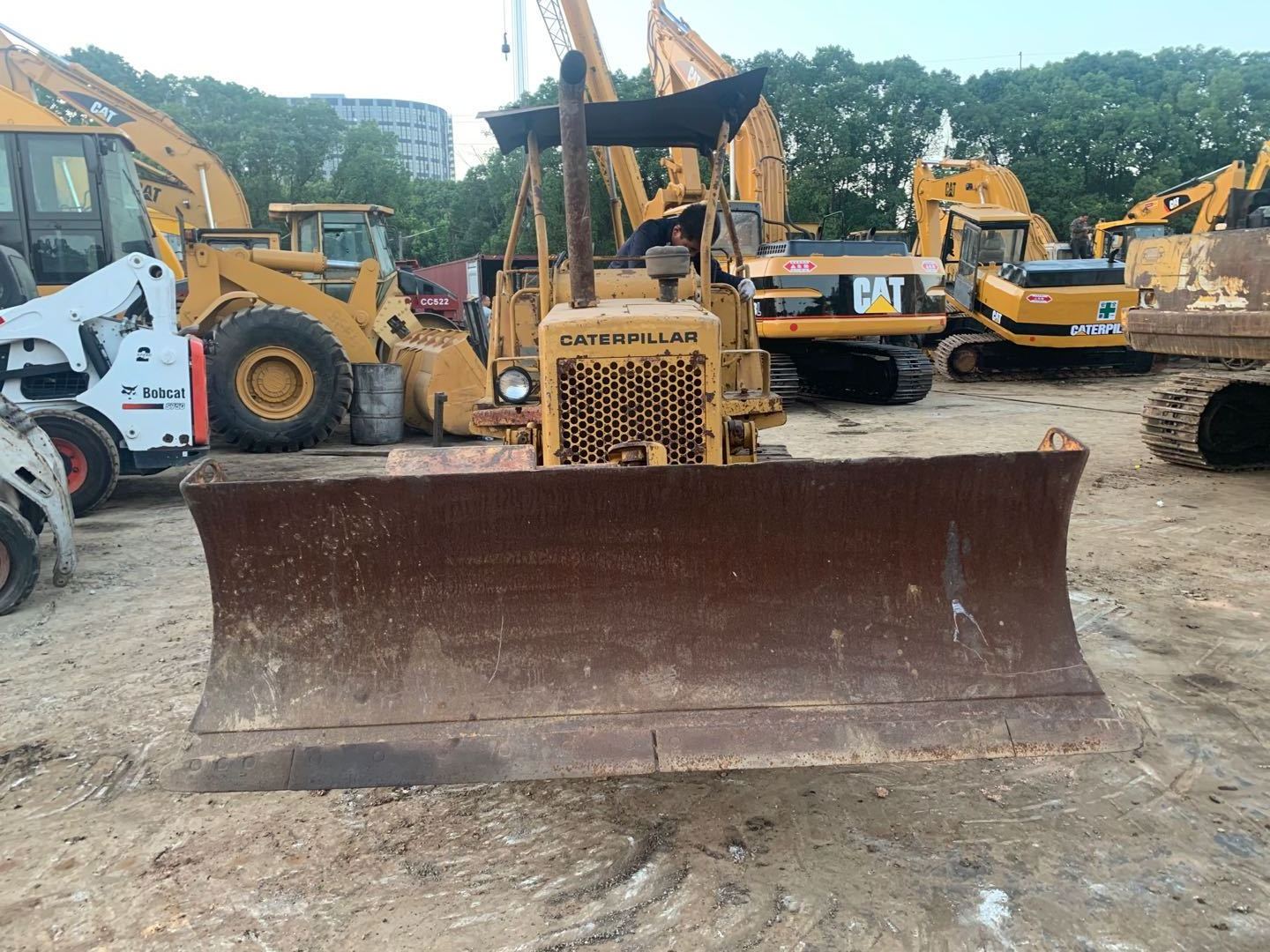 used small dozers CAT D3B mini bulldozer D4G D4H D5G D5H D6H D6R D7R D7H used mini bulldozer