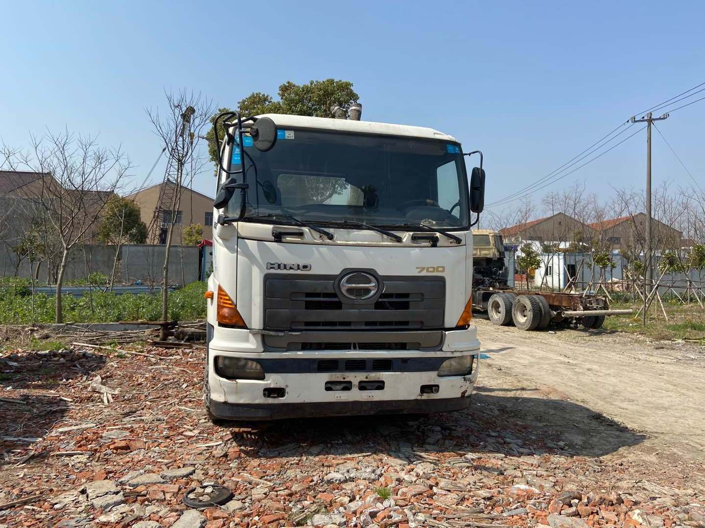 Good condition used second-hand tractor truck 700 for semi trailer