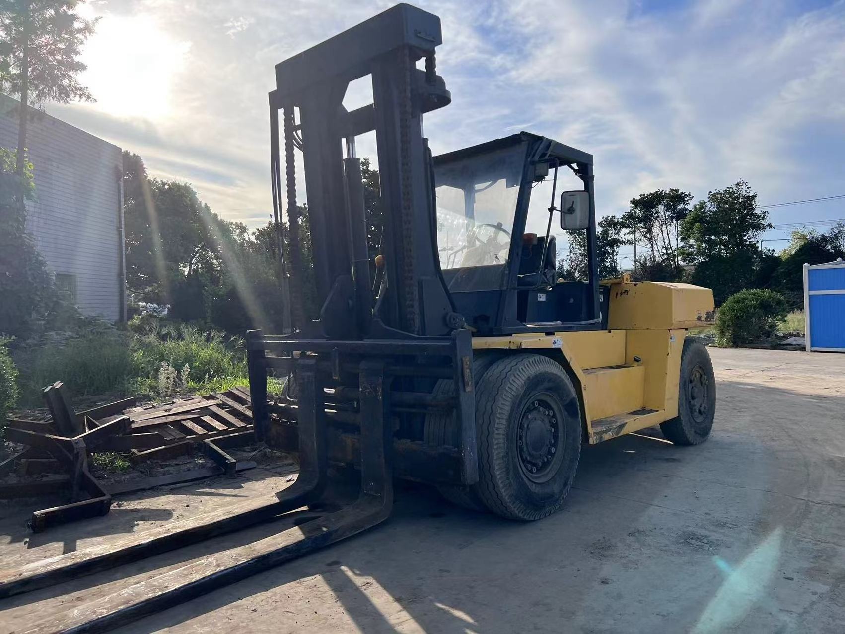 SECONDHAND FORKLIFT 16TON DIESEL KOMATSU FD160 FORKLIFT