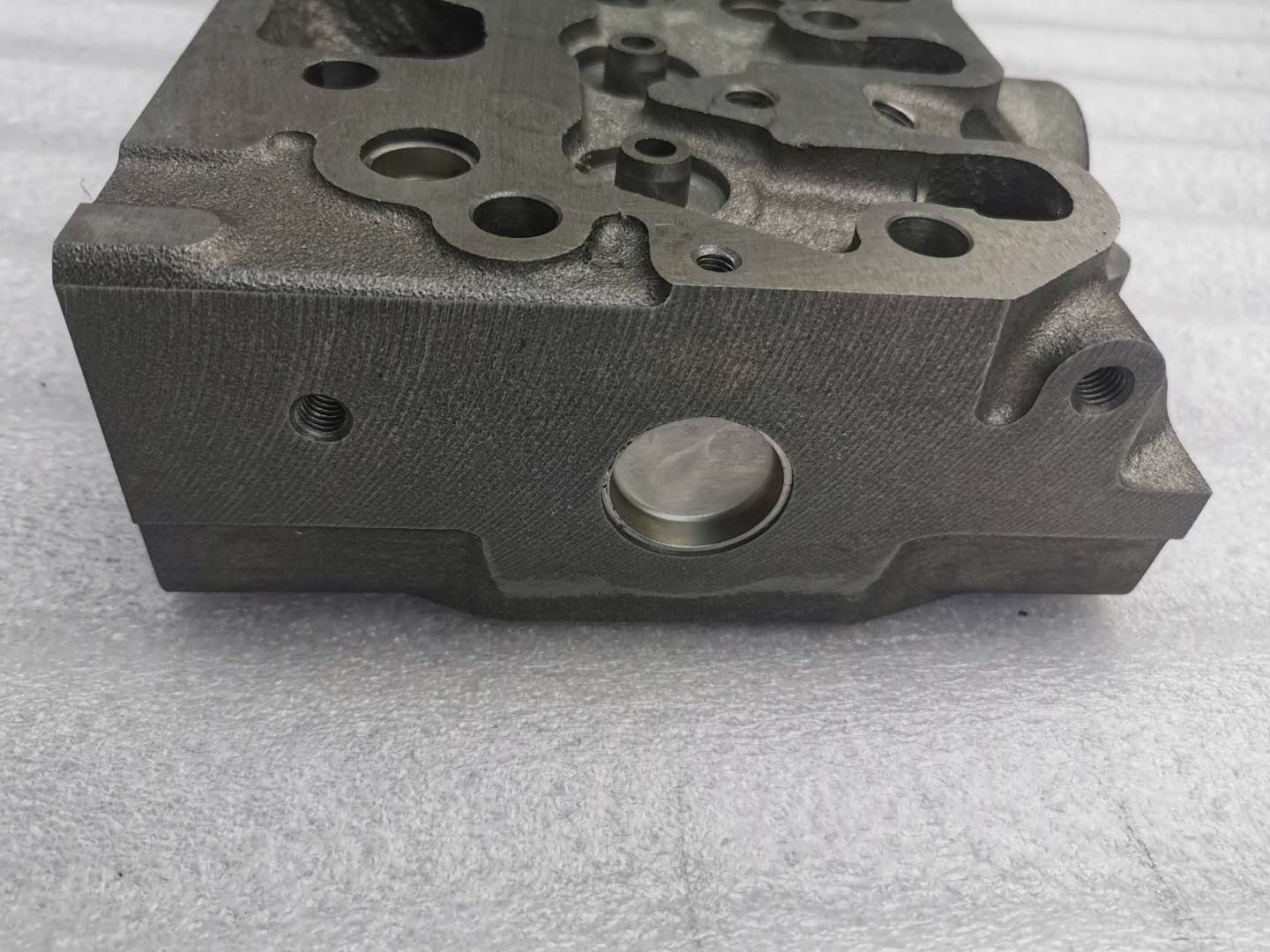 Brand New Motor Parts Cylinder Head 404D-T for PERKINS Engine