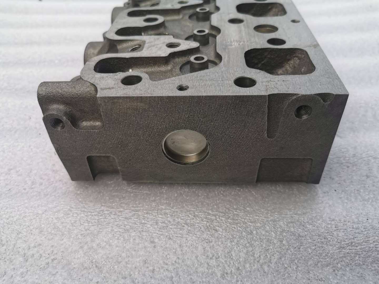 Brand New Motor Parts Cylinder Head 404D-T for PERKINS Engine