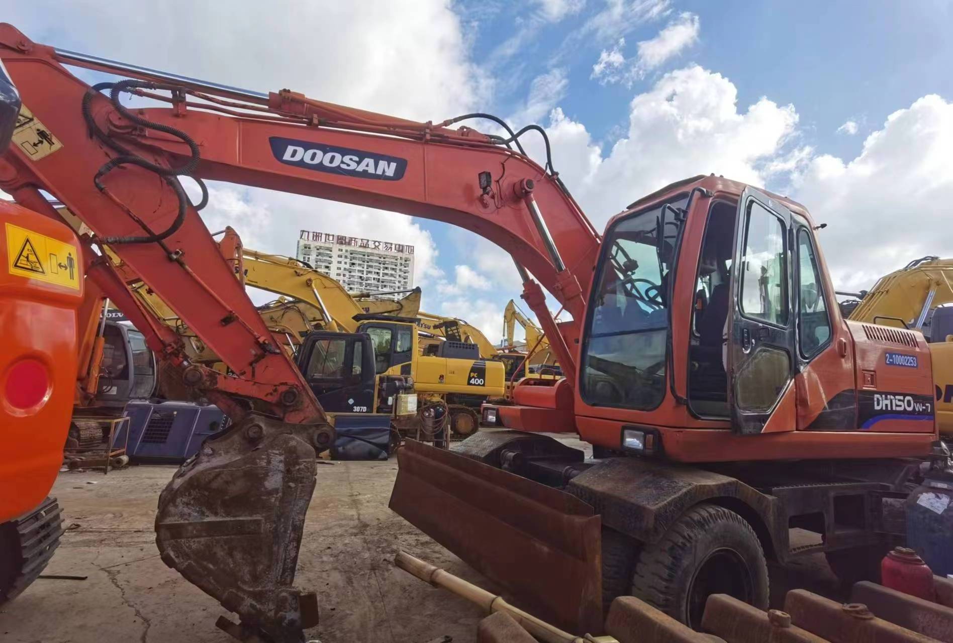 Chinese Cheap Second Hand Doosan Excavator DH150 15 Ton for Sale